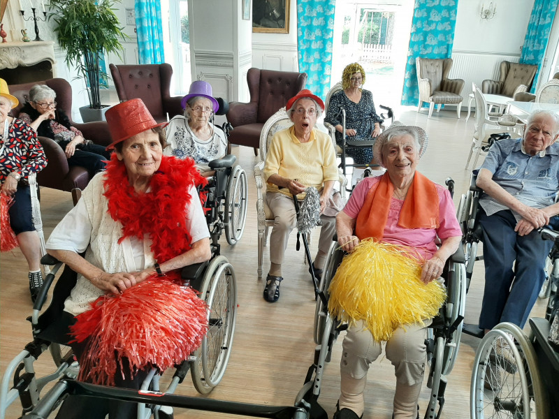 Les habitants préparent une surprise....